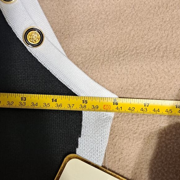 Coco and Shay black and White Romper Size MD.. Sweater Fabric Feel.. Figure Flat - Picture 7 of 10